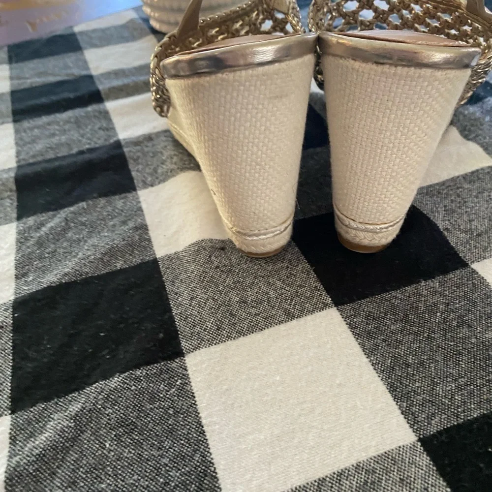 Delara size 9 Kelly and Katie wedge gold and cream shoes
